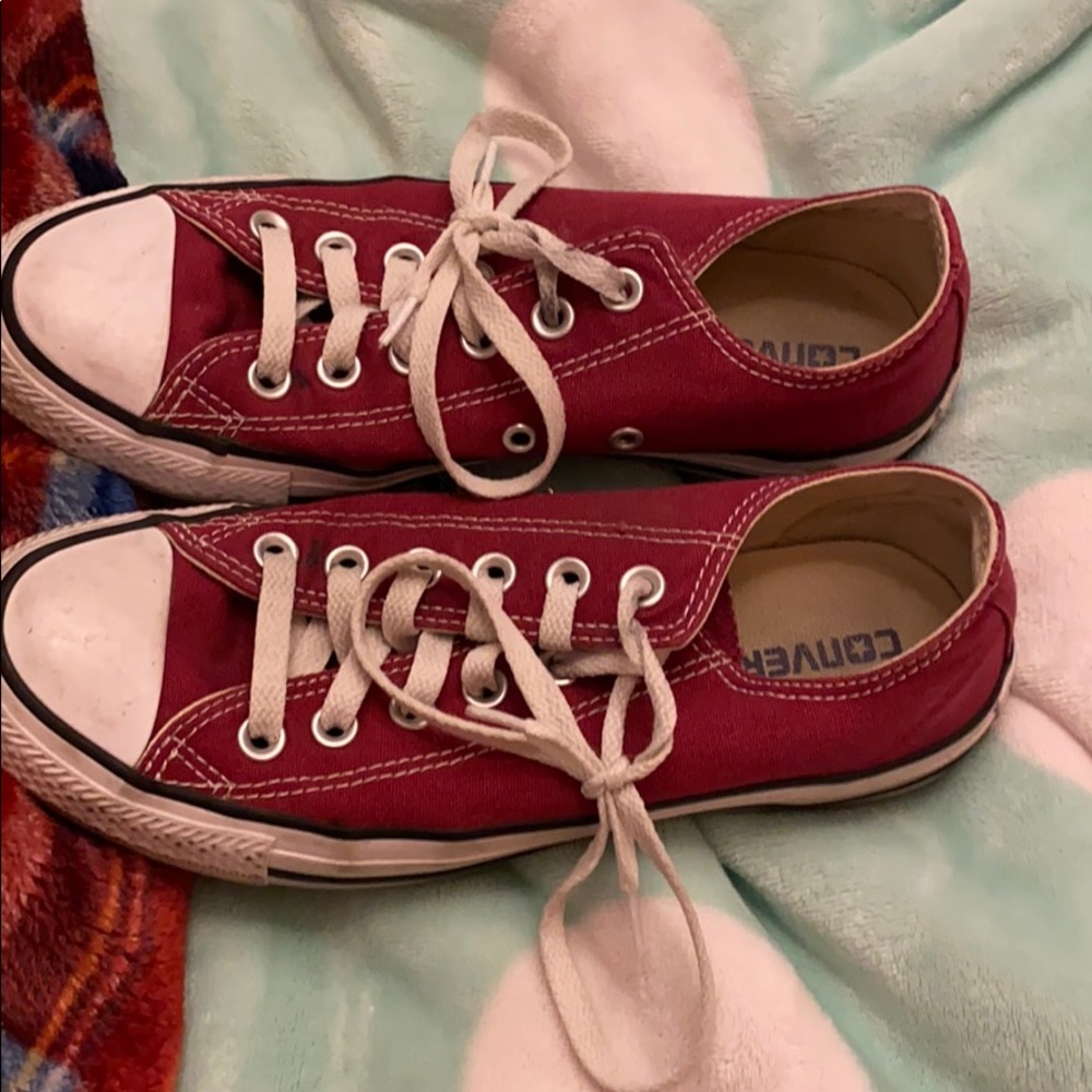 Women’s size 7 maroon converse - Picture 1 of 2